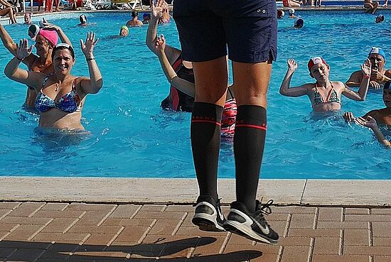 Angeleitete Wassergymnastik: Erlernen gelenkschonender Übungen zum Erhalt der Beweglichkeit